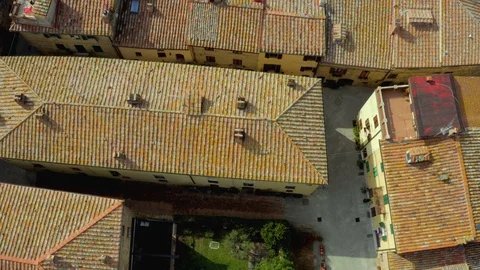 Flying over the streets and squares of the historic town of Pienza in Tuscany Stock Footage 129391180