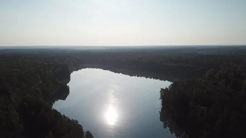 Flying over the sun. Reflection in the lake Streshno 스톡 동영상 125891449