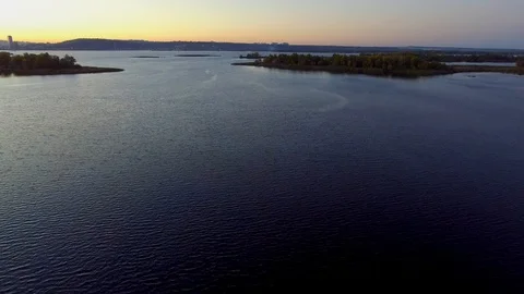 Flying over the surface of the river Video stock 124089094