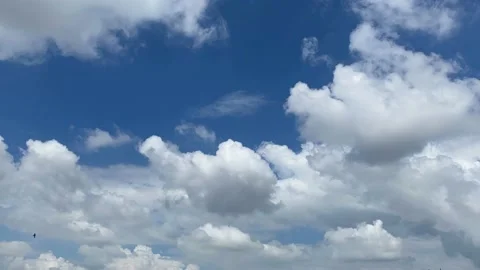 Flying over the timelapse clouds with the afternoon sun. Time lapse Vídeos de archivo 162171964