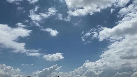 Flying over the timelapse clouds with the afternoon sun. Vídeos de archivo 162172027