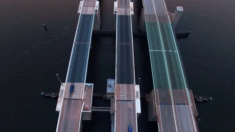 Flying over urban bridge, Baltimore, Maryland, United States Vidéo 70419028
