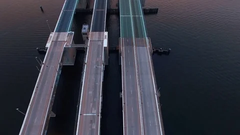 Flying over urban bridge, Baltimore, Maryland, United States Vidéo 70419100