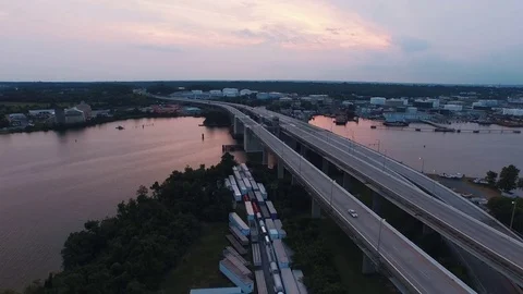 Flying over urban bridge, Baltimore, Maryland, United States Vidéo 70419962