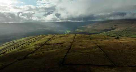 Flying over a valley in Yorkshire Dales Stockbeeldmateriaal 330155539