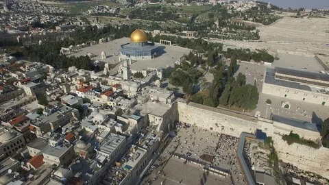 Flying over Wailing Wall and Temple Mount of Jerusalem. DJI-0682-03 Vidéo 106091077