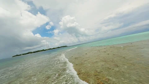 Flying over the water surface in the Maldives Video stock 239337455