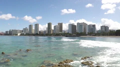 Flying over the waves in Hawaii. 스톡 동영상 66416705