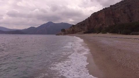 Flying over the waves at Kidrak beach Stockbeeldmateriaal 82443536