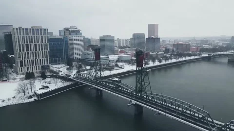 Flying over Willamette river during a snowstorm in Portland Stock-Footage 162848865