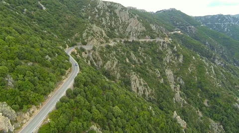 Flying over winding mountain road in sardinia, italy Vidéo 40875235
