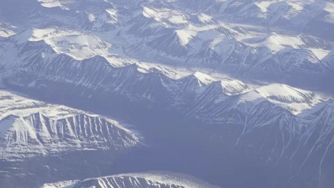 Flying over Yukon Mountain Range 動画素材 75581468