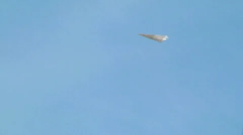 Flying Paper Airplane 動画素材 97032