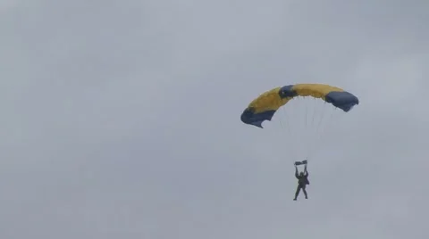 Flying parachutist Stock Footage 946709