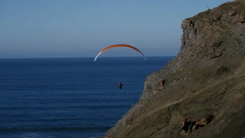 Flying paragliding on the coast 動画素材 146710116