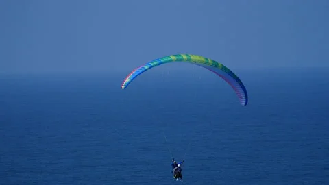Flying paragliding 動画素材 155070428