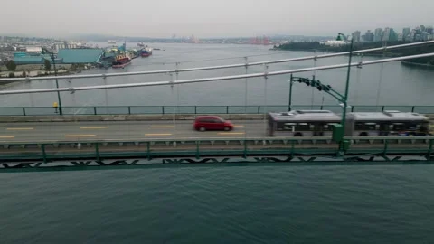 Flying parallel across Vancouver's Lions Gate bridge 動画素材 248483119
