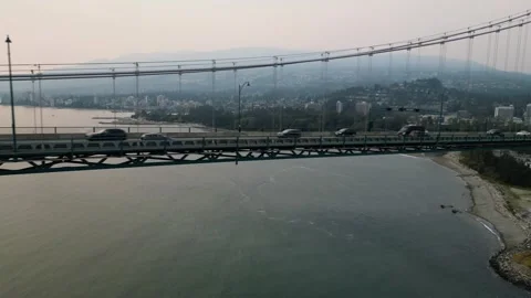 Flying parallel to Lions Gate bridge 動画素材 248477408