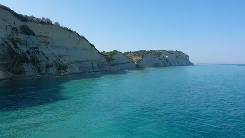 Flying Parallel past white cliffs turquoise sea Stock-Footage 114185863