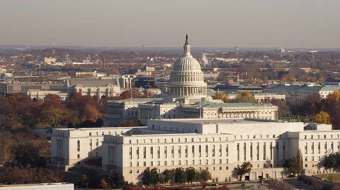 Flying past US Capitol Building with Rayburn House Office Building in Vídeos de archivo 59199201