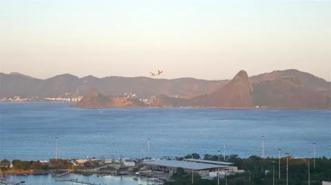 Flying up plane Видео 67396820