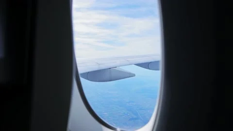 Flying plane, reveal, plane wing and engine, view from plane window. Pan Stockbeeldmateriaal 165198569