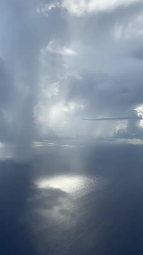 Flying to Rangiroa island Stockbeeldmateriaal 344427553