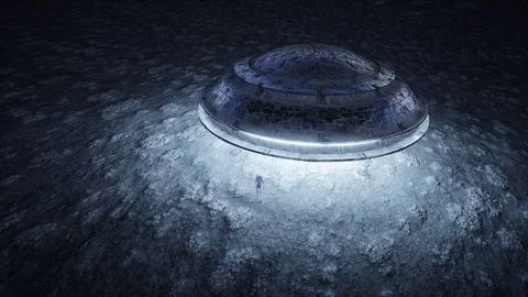Flying saucer with alien on moon. UFO concept. Realistic metal shaders. 4K anima Stockbeeldmateriaal 81585596