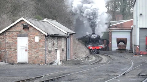 The "Flying Scotsman" pulling a passenger train at Grosmont, England Video stock 61411043