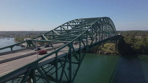Flying south alongside Piscatqua River Bridge between Maine and New Hampshire Vídeo Stock 345457976