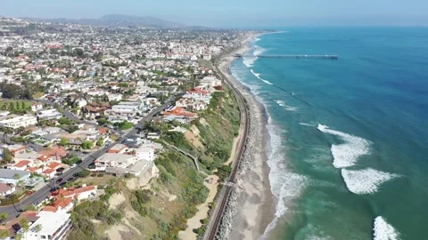 Flying Southbound Down Dana Point Coast Towards Pier Trim (2) Vídeo Stock 151722465