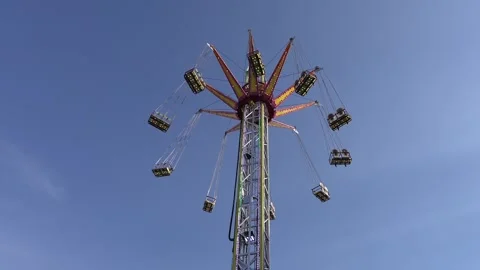Flying Swings: Adrenaline in the Clouds 動画素材 309687562