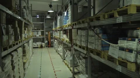 Flying through the big factory warehouse. 库存影片 48751235