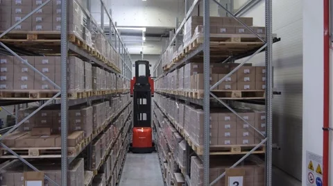Flying through the big warehouse. Vidéo 46751437