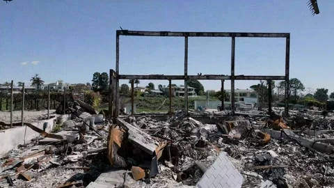 Flying through burned house in Malibu CA after fires Video stock 303680967