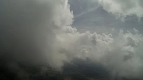 Flying through clouds 3.b Stockbeeldmateriaal 21234535