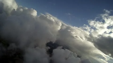 Flying through clouds 8.b Stockbeeldmateriaal 21243107