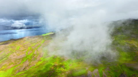 Flying Through Clouds Above Hills Cowered With Green Grass, Paradise Heaven Vidéo 261630732