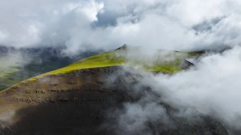 Flying Through Clouds Above Hills Cowered With Green Grass, Paradise Heaven Vidéo 261630902