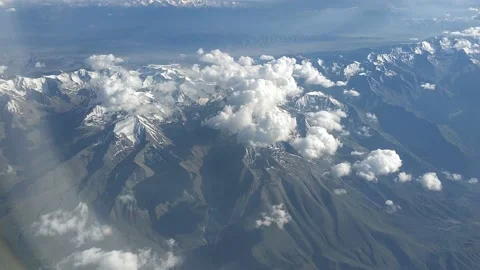 Flying through clouds 库存影片 132273311