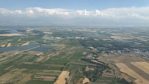 Flying through clouds 库存影片 132273431