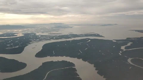 Flying through clouds 库存影片 136253669