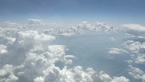 Flying through clouds 库存影片 137063267