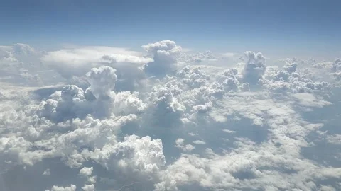 Flying through clouds 库存影片 137063844