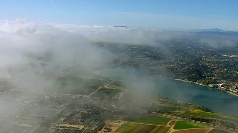 Flying through clouds over Carlsbad California Vidéo 62283695