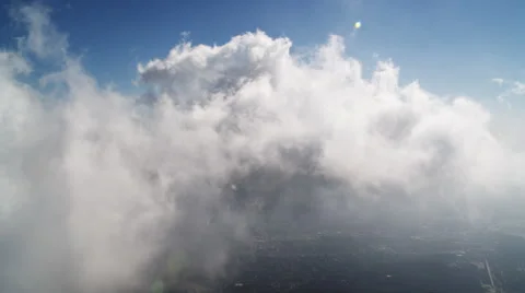 Flying through clouds over the San Gabriel Mountains, California. Shot in 2010. Vidéo 59114125