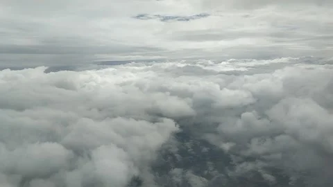 Flying through cloudsv 库存影片 136254022