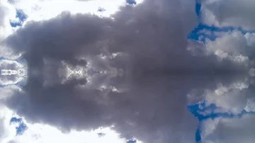 Flying through a cloudy mirror Video stock 85576081