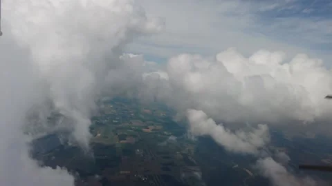 Flying through cumulus clouds Video stock 169319019