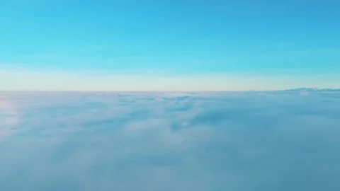 Flying through the fog cover into the cloud sea with blue skies Video stock 319980682